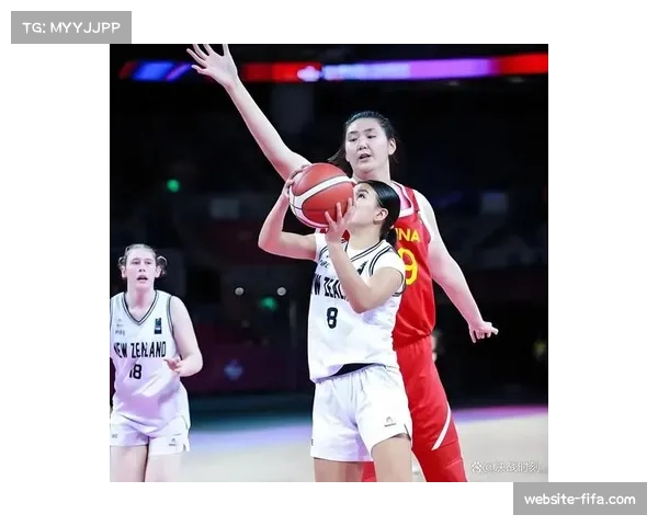 上海女篮进攻端多点开花 五人得分上双展现团队实力